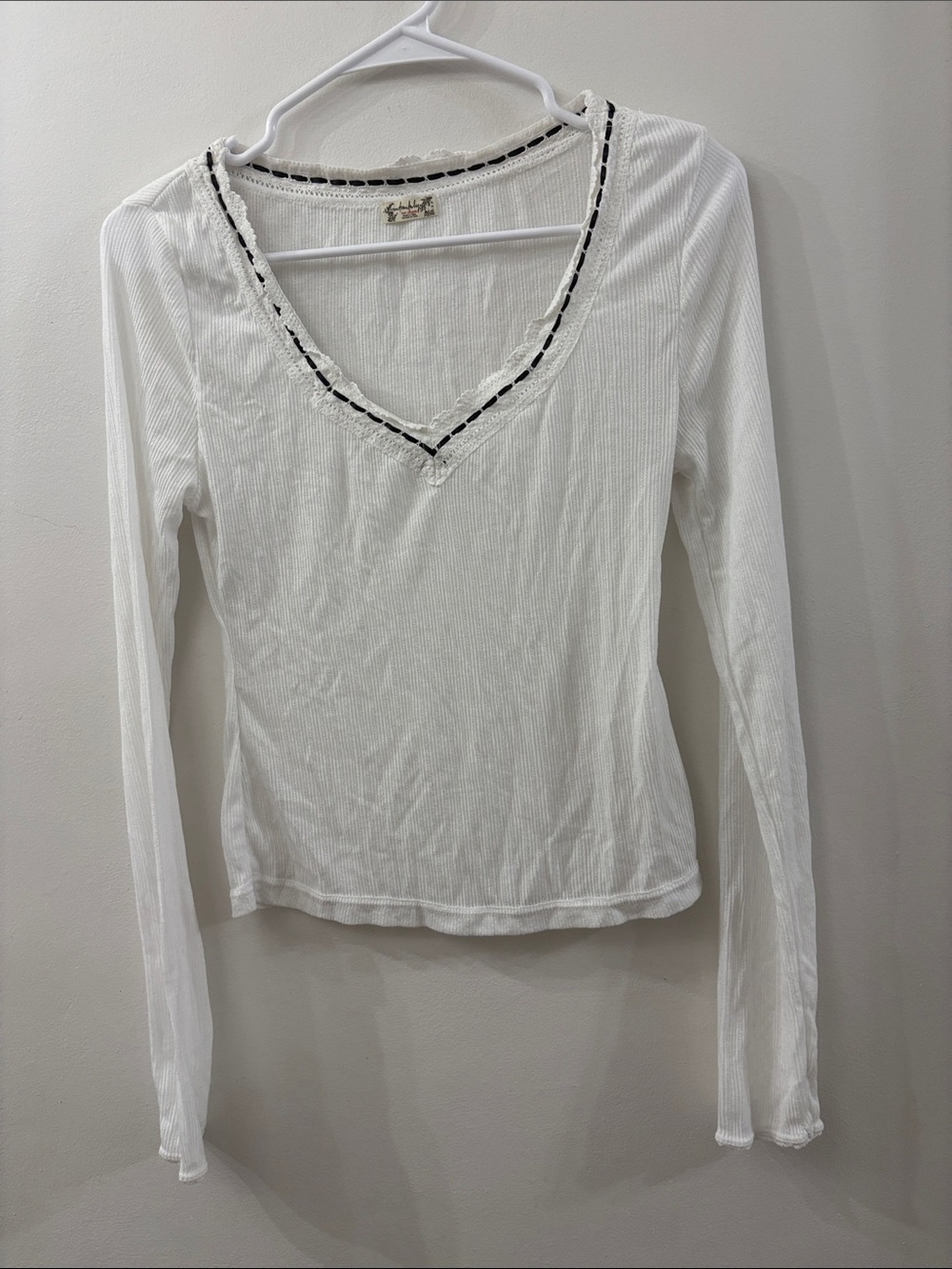 Free People movement White Ribbed Long-Sleeve V-Neck Top with Black Trim - Small